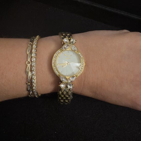 Invicta Wildflower Women's Watch - 30mm, Gold (69095) - NEW - Picture 8 of 9